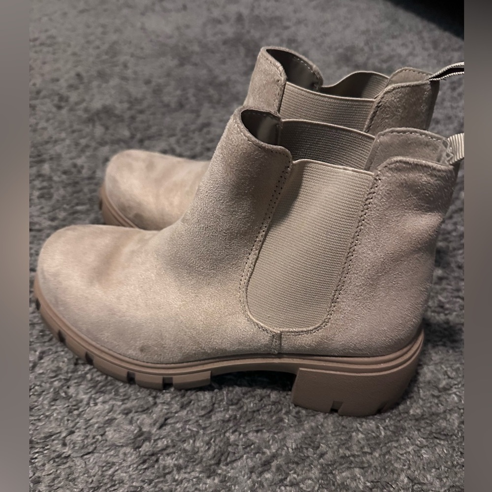 Women's Beige Chelsea Boots